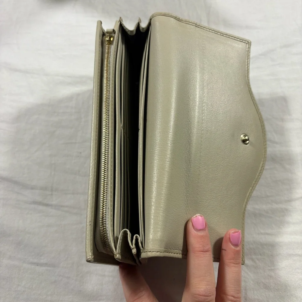 Authentic Gucci Soho Cellarius Wallet Tan GG Monogram Leather Pre-Owned - Picture 4 of 10